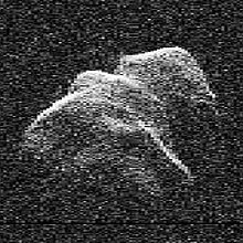 Asteroide 4179 Toutatis è un potenziale pericolo che è passato entro 2,3 distanze lunari