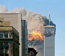 2001 m. rugsėjo 11 d. oro bendrovės "United Airlines" skrydis Nr. 175 įsirėžia į Pasaulio prekybos centro pietinį bokštą.