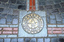 I marcatori nel marciapiede segnano le fermate lungo il Freedom Trail