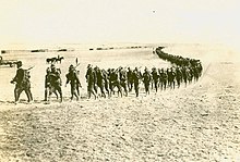 Soldiers of the US "punitive expedition" on the march (photo from 1916) .