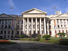 Universidade Federal do Paraná - UFPR ("Federální univerzita Paraná") je nejstarší brazilská univerzita.  