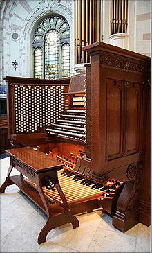 O console quinquenal da Capela da Academia Naval dos Estados Unidos