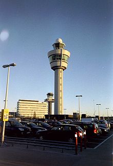 Amsterdamin Schipholin lentoaseman lennonjohtotornit (ATCT).
