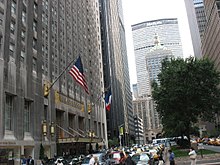 Waldorf-Astoria Hotel og Park Avenue med Helmsley-bygningen og Met Life-bygningen i baggrunden