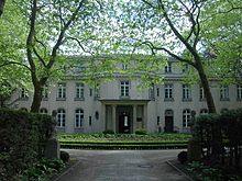 Dům na adrese Am Grossen Wannsee 56-58, kde se konala konference ve Wannsee. Nyní je zde památník a muzeum
