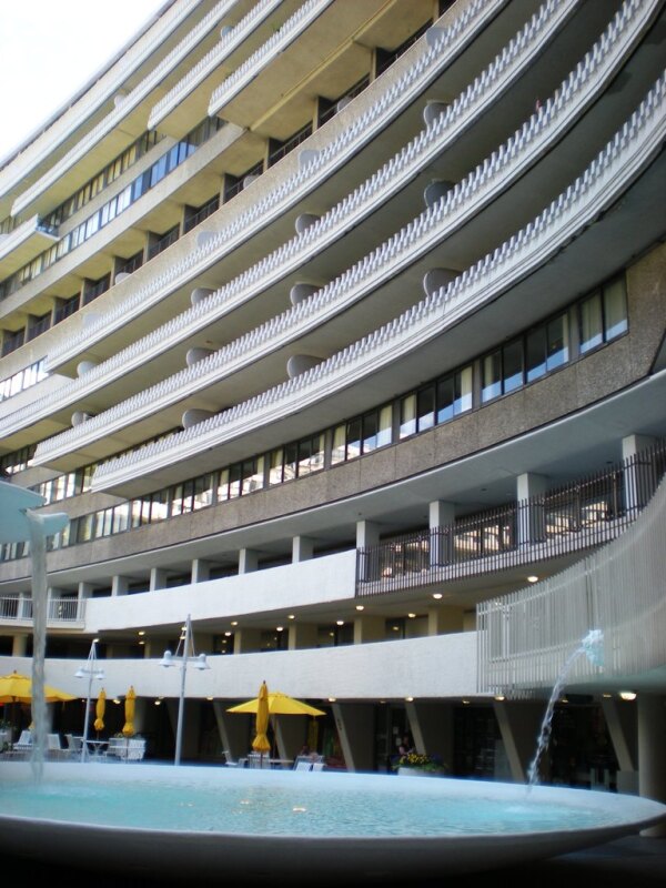 Clădirea de apartamente Watergate unde a avut loc crima.