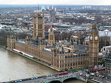 Westminster v Londonu ima urni stolp, v katerem je zvon Big Ben.