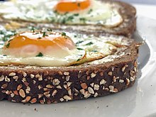  Vollkornbrot mit Butter und Eiern