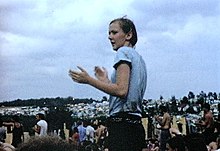 Dancing audience on Saturday