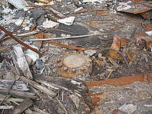 Das Loch selbst im Jahr 2012. Es wurde zugeschweißt, so dass massives Metall das Loch bedeckt und Menschen draußen hält.