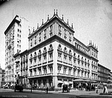 Ресторан Delmonico на углу 5-й авеню и 44-й улицы в 1903 г.