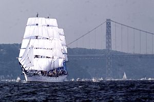 Uno Square rigger durante la Parade of Sail del 4 luglio 1976 (Bicentenario degli Stati Uniti)