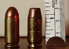 Need on .45 kaliibriga kuulid. Ühel on ümmargune nina ehk ots (vasakul). Ühel on lame nina (paremal).