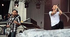 Linkin Park si esibisce al Sonisphere Festival in Finlandia.