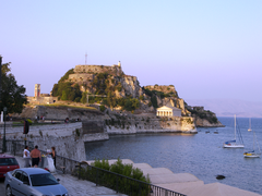 El antiguo castillo de la ciudad de Corfú  
