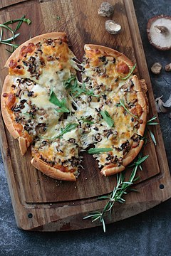 Pizza s hubami a syrom
