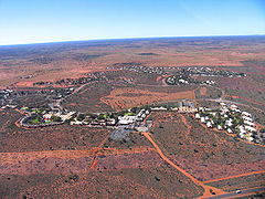 Yulara, construida como ciudad turística en la década de 1980.  