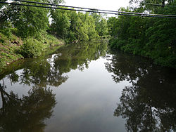 Râul Kinnickinnic trece prin centrul orașului River Falls