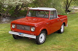 1961 m. "International Scout 80" su pusiau kabinos stogu