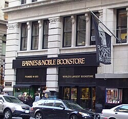 Barnes & Noble'i lipulaevakauplus aadressil 105 Fifth Avenue Manhattanil, New Yorgis on tegutsenud alates 1932. aastast.
