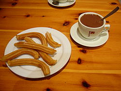 Ευρωπαϊκή ζεστή σοκολάτα με churros