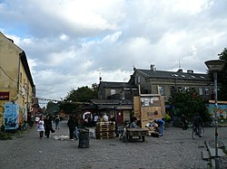 "Pusher Street", po vystěhování stojanů na hašiš. Zůstala značka "zákaz fotografování".