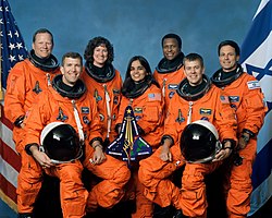 Besætningen på STS-107. Fra venstre til højre: Brown, Husband, Clark, Chawla, Anderson, McCool, Ramon.  