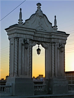 Parte del ponte del viale Cesar E. Chavez.