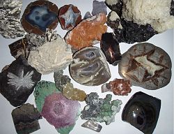 Minerālu sortiments.