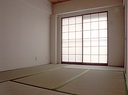Pokoj se šesti rohožemi, podlahou tatami a šódži
