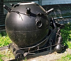 Lenkų wz. 08/39 kontaktas mano. Aplink minos viršų esantys rageliai, vadinami Herco rageliais, yra detonavimo mechanizmo dalis.