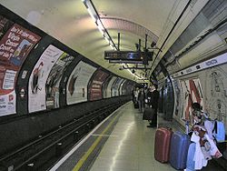 El andén de la línea Bakerloo en dirección sur en Paddington  