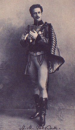 Michailas Fokinas, persirengęs Lucieno d'Hervilio vaidmeniui Marijaus Petipa baleto "Paquita" pastatyme. Sankt Peterburgas, 1898 m.