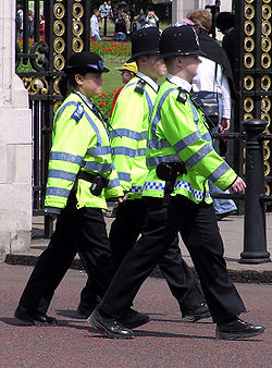 Ofițeri de poliție britanici din Londra.