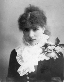 Sarah Bernhardt, in einem Porträt, 1890er Jahre.