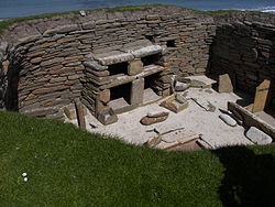 Vnitřek neolitických domů postavených na Skara Brae na Orknejích na severovýchodě Skotska.  