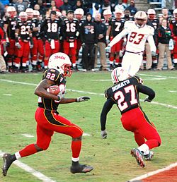Smith běží proti Boston College v roce 2009.  