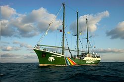 El barco de Greenpeace Rainbow Warrior II