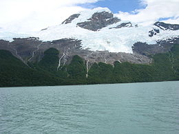 De klippiga havsklipporna i Patagonien, Argentina.  