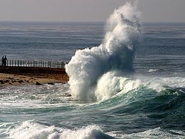 Vågorna bryts vid Children's Pool i La Jolla, Kalifornien.