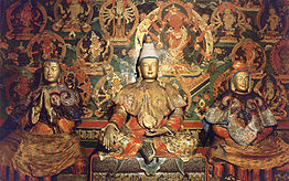 Songtsen Gampo (i midten), prinsesse Wencheng (til højre) og Bhrikuti Devi af Nepal (til venstre)