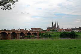 Moulins and the Allier river.