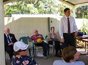 Quattro dei candidati per la divisione di Chifley alle elezioni del 2007. Sono (seduti dietro) Roger Price (ALP), Dave Vincent (CDP), James Cogan (socialista) e (in piedi) John Forrester (Verdi)