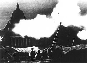 Abwehrfeuer in der Nähe der Isaakskathedrale während eines Luftangriffs auf Leningrad, 1941