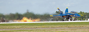 Uno de los Ángeles Azules de la Armada estadounidense en el despegue de "Oshkosh"  