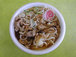udon sriuba su vietiniu japonišku stiliumi