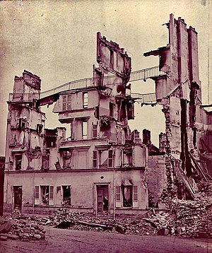 Hausruine in Saint-Cloud, Fotoaufnahme zur Dokumentation der Kriegsschäden, um 1871 im Pariser Atelier von Adolphe Braun entwickelt