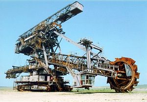 Excavadora de rueda de cangilones en Ferropolis, Alemania