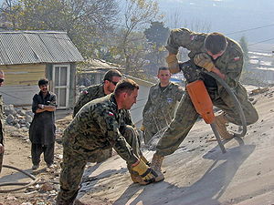 Ingenieros militares polacos trabajando en Pakistán