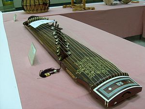 12-kielinen gayageum  
